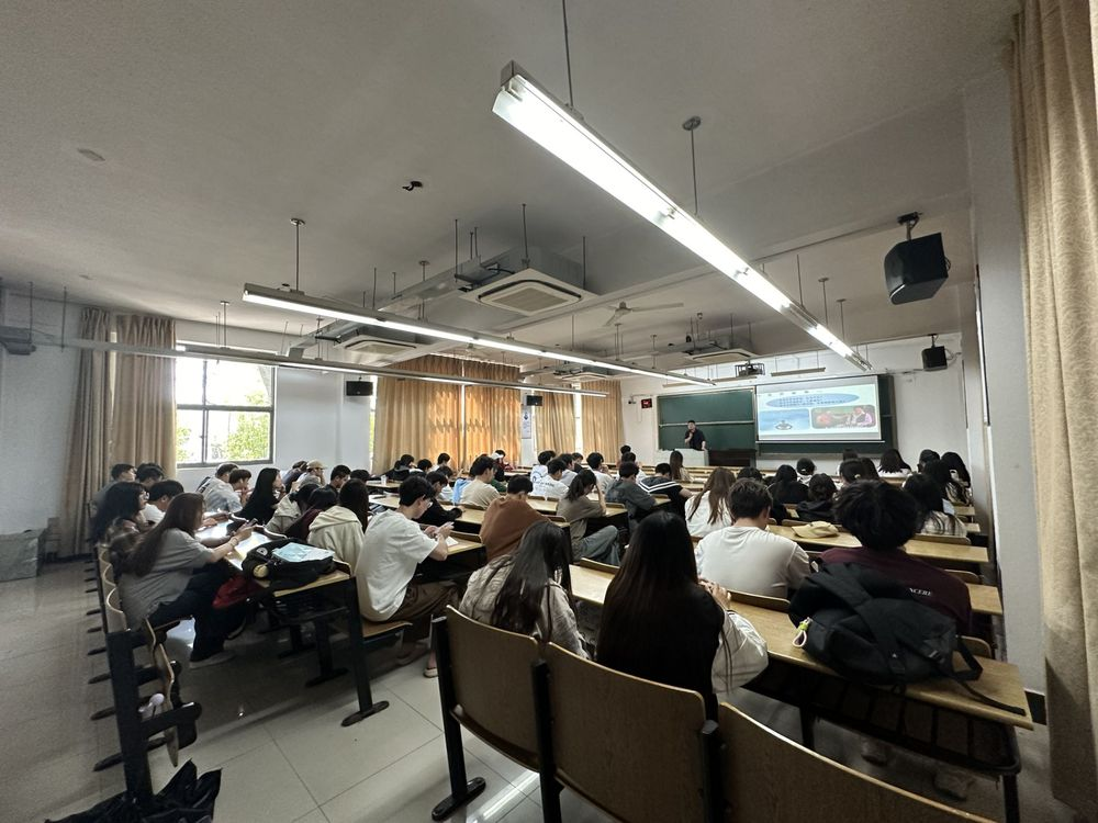 海洋之神hy590科技集团在南京邮电大学通达学院举办讲座
